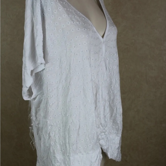 Inc twist hem eyelet top 1X - Picture 5 of 6